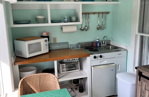 Boothbay Harbor Cabaña | The Puffin's Nest: Cozy 1-Bedroom Cottage in BBH