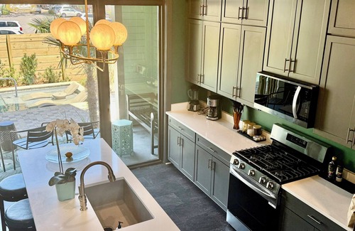 Biloxi Casa | The Pullman House #822 - Downtown Townhouse with Pool