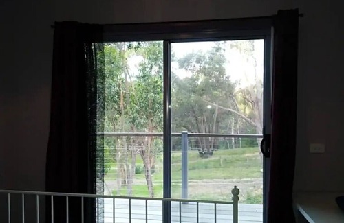Hepburn Springs Casa | The Purple House - corner spa, views and wildlife in tranquil Hepburn Springs