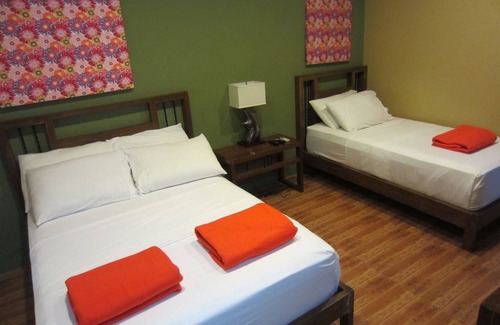 Paranaque Cama Y Desayuno | The Purple Tree Bed & Breakfast