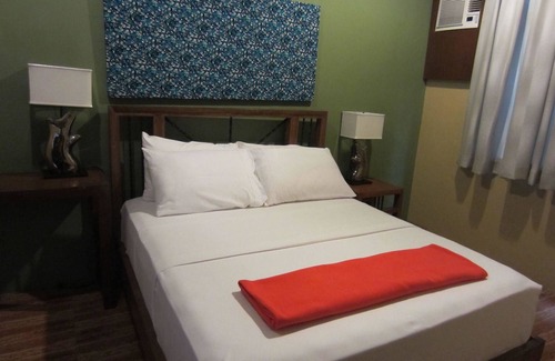 Paranaque Cama Y Desayuno | The Purple Tree Bed & Breakfast