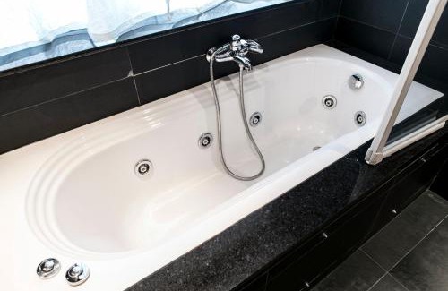 Gare Apartamento | The Queen Luxury Apartments - Villa Cortina