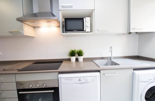 El Cabanyal Apartamento | "The QUEEN" New, fancy and relaxing. Beach & WIFI
