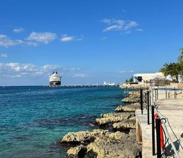 Colonia Andres Apartamento | The Queen of Cozumel - ROYAL VISTA - Caribbean Ocean VIEW Suite for Couples in Mind