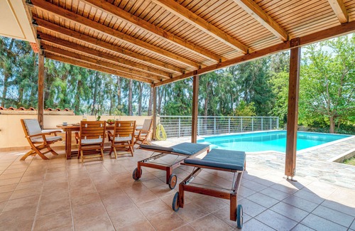 Keratea Villa | The Quiet Escape Villa Anavissos