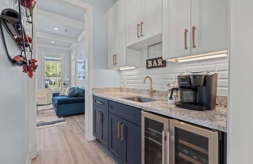 Atlantic Beach Casa | The Quiet Storm - Walk to Beach - 4BR/3BA - 3 Living Areas