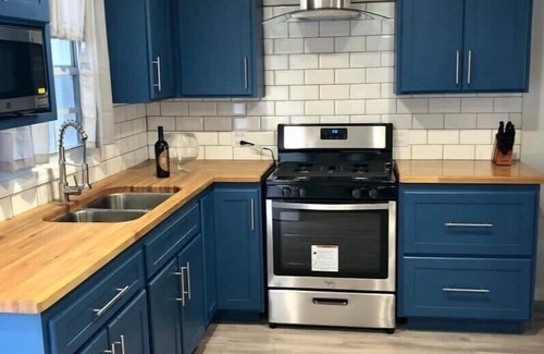 Dickenson Bay Casa | THE RADCLIFFE - Luxury townhome 7 mins walk to Beach, restaurants, bars.