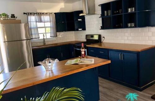Dickenson Bay Casa | THE RADCLIFFE - Luxury townhome 7 mins walk to Beach, restaurants, bars.