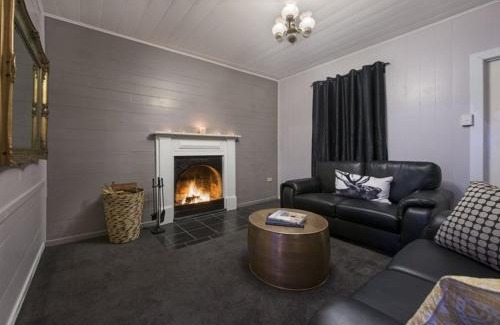 Stanthorpe Casa | The Radford Couples Cottage Heart of Stanthorpe
