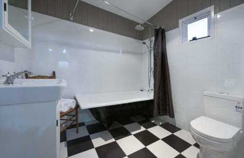 Stanthorpe Casa | The Radford Couples Cottage Heart of Stanthorpe