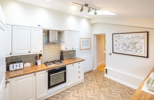 Milton Keynes Casa | Elegante casa de 3 dormitorios con baño con jacuzzi cerca del tren