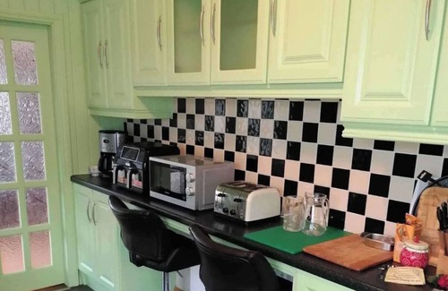 Moate Casa | The Railway Lodge - 4 Bedrooms, Sleeps 11, Pets Ok