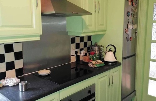 Moate Casa | The Railway Lodge - 4 Bedrooms, Sleeps 11, Pets Ok