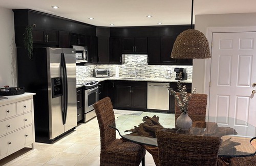 Elora Apartamento | The Rainforest Suite: cozy & spacious Suite right in Downtown Elora