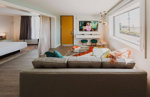 Lincoln Acres Hotel | The Rambler Motel