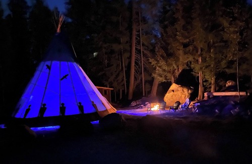 Boundary County Alquiler De RV | The Raven's Nest Teepee . Nestled in the Selkirk Mountain range, in Naples Idaho