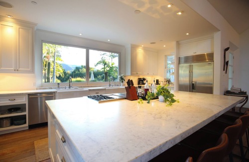 Carpinteria Casa | The Ravenwood Estate / Country Chic Oasis / Spa-Pool / Sleeps 14