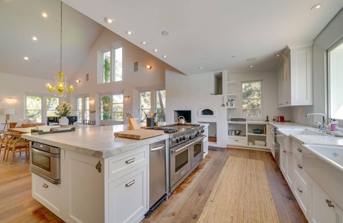 Carpinteria Casa | The Ravenwood Estate / Country Chic Oasis / Spa-Pool / Sleeps 14