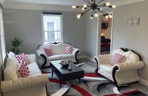 Redford Casa | ★ The Red House ★ | New & Modern home