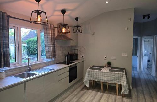 Aldermaston Wharf Apartamento | The Reading chalet with gardens and koi pond
