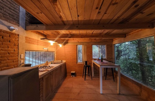 Santa Catarina Cabina | La Cabaña Roja al fondo del Bosque de Tepoztlán