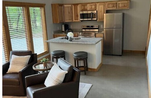 Winston - Salem Cabina | The Red Door Cabin