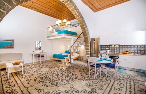 Kallithea Casa | The Red Door in Koskinou