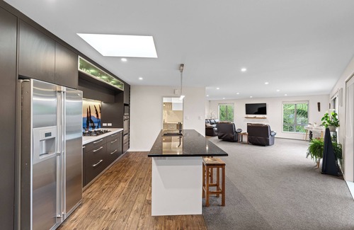 New Plymouth Casa | The Red Door - New Plymouth Holiday Home