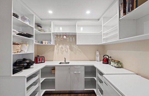 New Plymouth Casa | The Red Door - New Plymouth Holiday Home