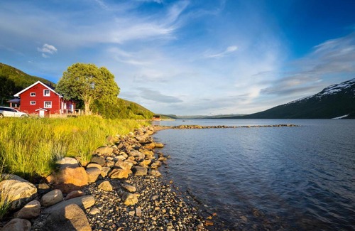 Laukeng Casa | The Red Fjordhouse