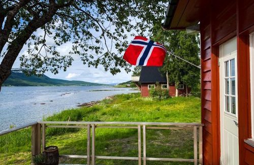 Laukeng Casa | The Red Fjordhouse