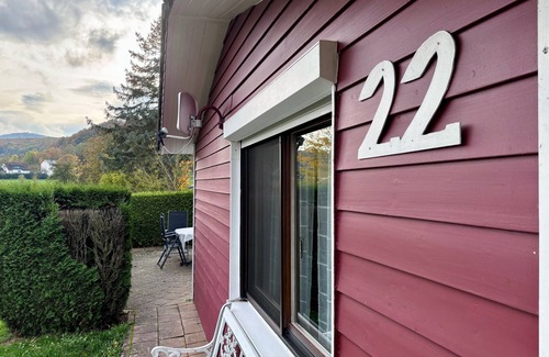 Hohenroda Casa | The red house by the lake - vacation home in a fantastic location