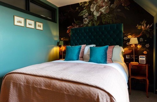 Leytonstone Hotel | The Red Lion