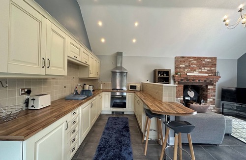 Woodborough Casa | The Red Lodge Annexe One bedroom rental with private hot tub.