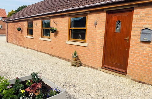 Woodborough Casa | The Red Lodge Annexe One bedroom rental with private hot tub.