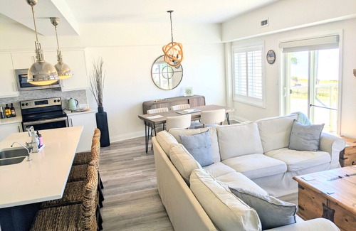Long Point Condominio | "The Red Sand" Beachfront Luxury Condo-Long Point