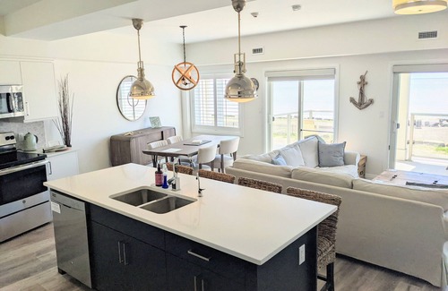 Long Point Condominio | "The Red Sand" Beachfront Luxury Condo-Long Point