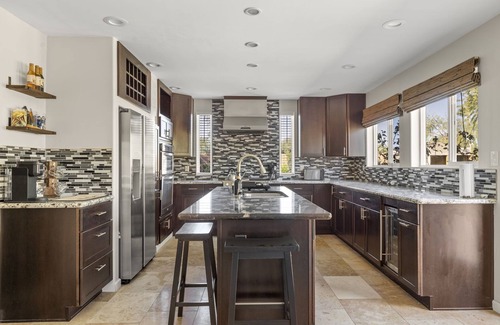 Raskin Estates Casa | The Redfield House