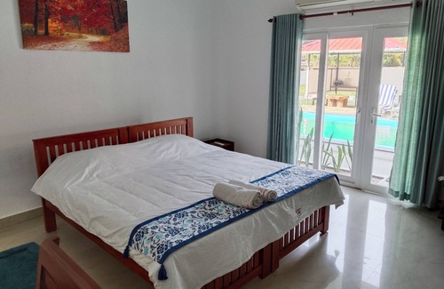 Kumbalam Cama Y Desayuno | The Reds Heritage.nSpacious rooms, vast gardens with a refreshing pool.