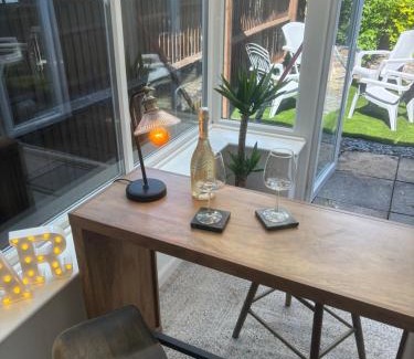 Bicester Casa | The Redwing Retreat Bicester Village Free Parking Whole House & Garden
