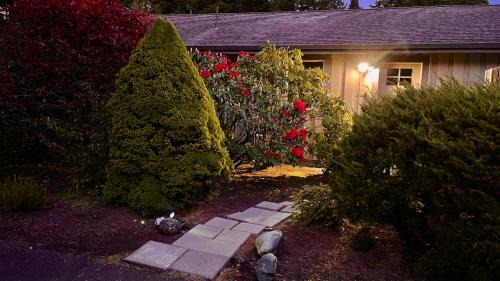 Langlois Casa | The Redwood Guesthouse at the Floras Lake Getaway