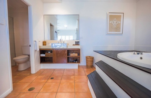 Palm Cove Hotel | The Reef House Adults Retreat
