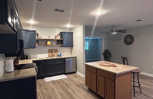 Orange Casa | The Refined Lodge 4 bedroom all amenities close by!