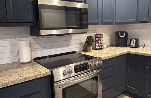 Orange Casa | The Refined Lodge 4 bedroom all amenities close by!