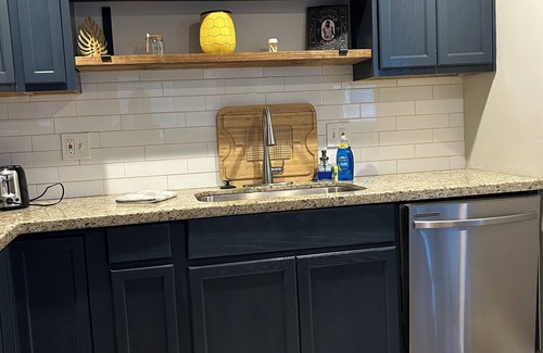 Orange Casa | The Refined Lodge 4 bedroom all amenities close by!