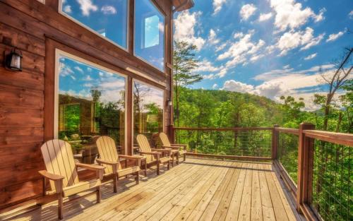 Gatlinburg - Pigeon Forge Villa | The Refined Raccoon Retreat