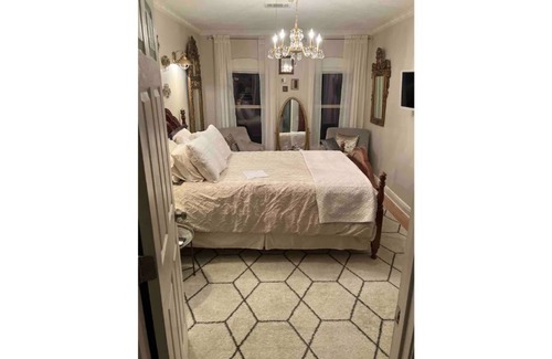 Gulf Hills Casa | The Regal Room on El Camino, near downtown Ocean Springs