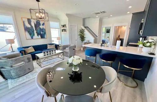 River District Casa | The Regency - Houseboat Downtown