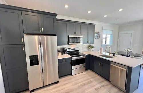 River District Casa | The Regency - Houseboat Downtown