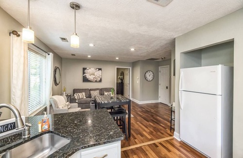 Wilmington Apartamento | The Relaxing Zen Garden. You've found it.